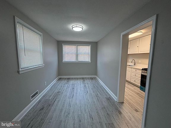 4th image of 4331 Brehms Ln