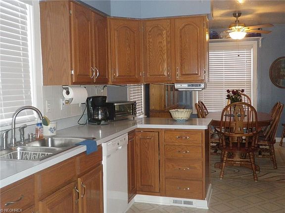 4th image of 1278 Summit Dr