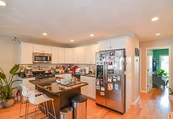 4th image of 867 Saratoga St #1