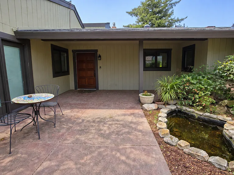 1118 Marina Cir — Photo 15