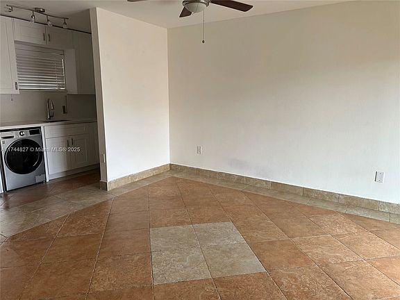 5th image of 399 NW 72nd Ave
