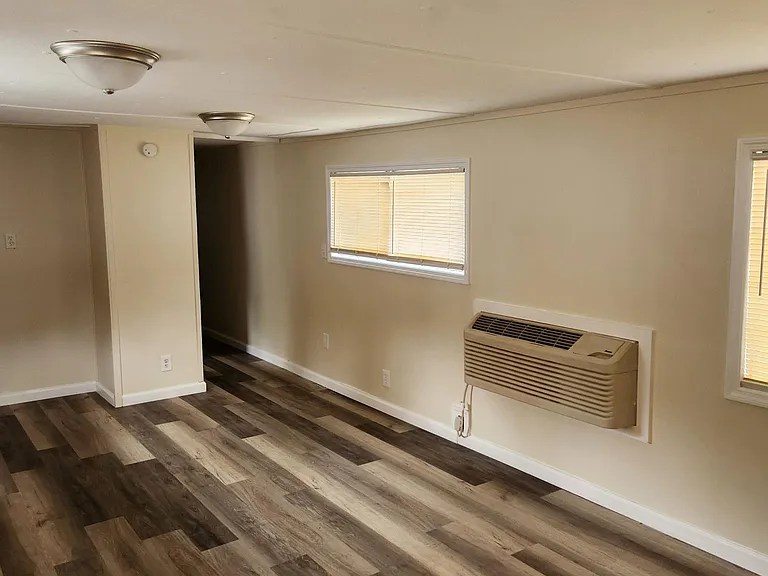 114 Grace Park — Photo 3