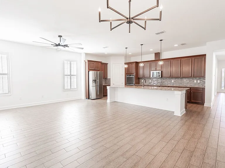 10667 Cardera Dr — Photo 2