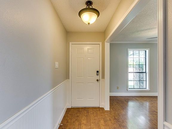 3rd image of 1724 Barclay Dr
