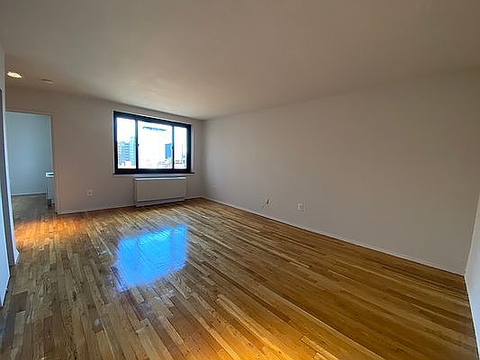 3rd image of 284 Mott St APT 5r