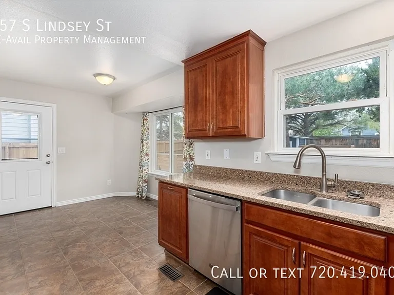 157 S Lindsey St — Photo 26
