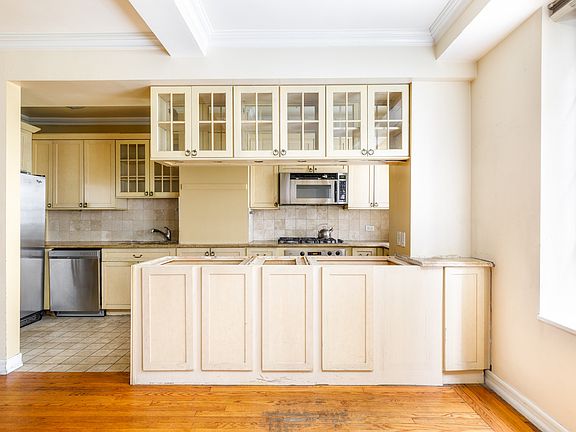 5th image of 353 W 56th St Unit 4ML