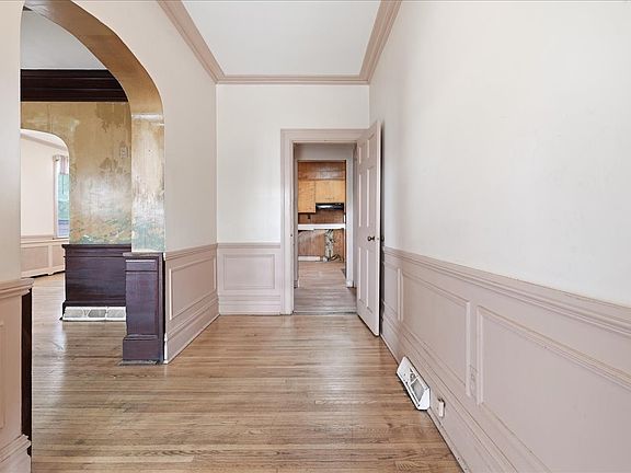 2nd image of 1306 Park St