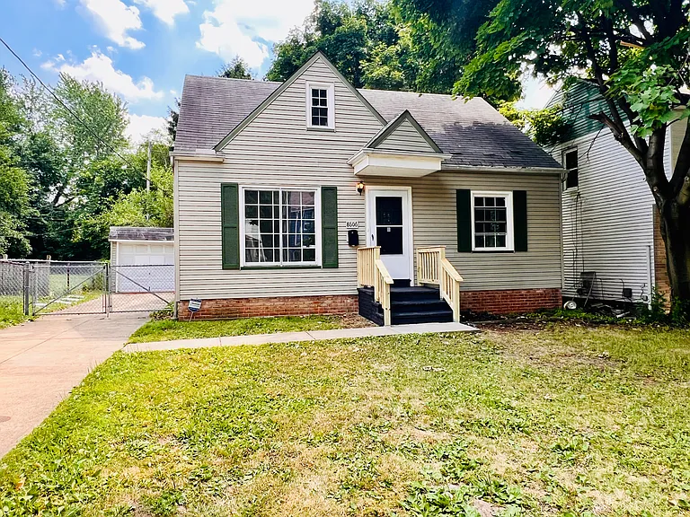 8606 Rosewood Ave — Photo 1