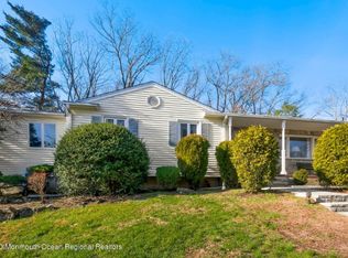 2 Fieldstone Ct, Eatontown, NJ 07724