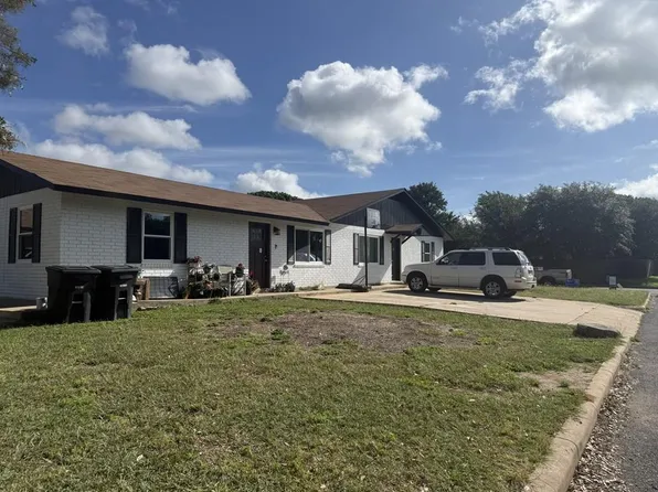 1402 N Adams St, Fredericksburg, TX
