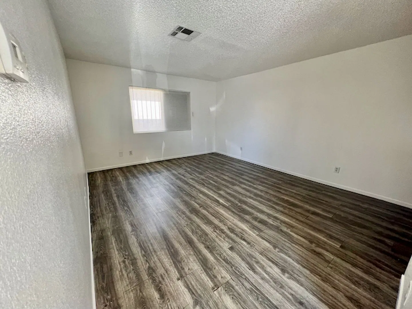 Recently Renovated 1 bedroom — Photo 3