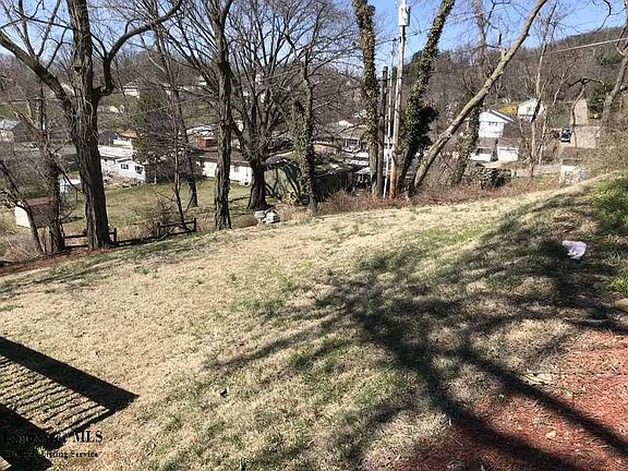4th image of 229 Seneca Dr