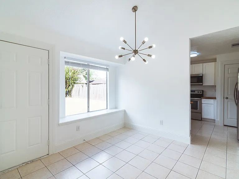 8602 Rockmont Ct — Photo 2