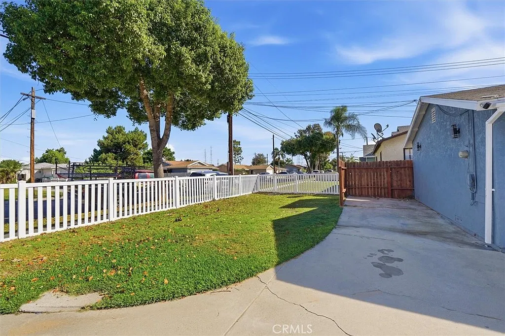3 bed, 1155 sqft, $3,950 — Photo 2
