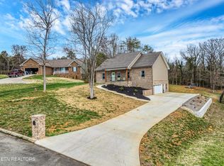 1318 Tomahawk Dr, Maryville, TN 37803