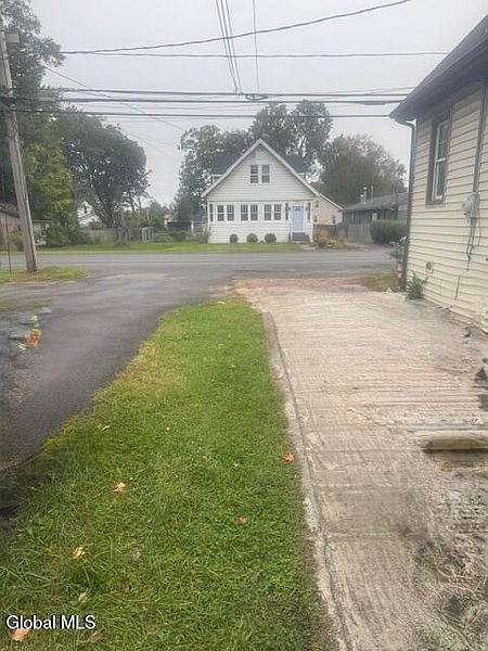3rd image of 2906 Guilderland Avenue