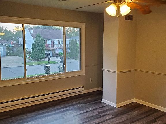 4th image of 631 Bowling Green Cir