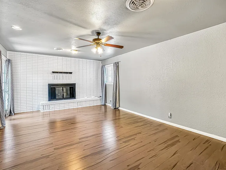 201 Cardinal Cir S — Photo 10