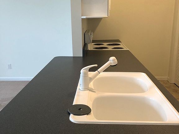 5th image of 208 Adams Pointe Blvd Unit 4
