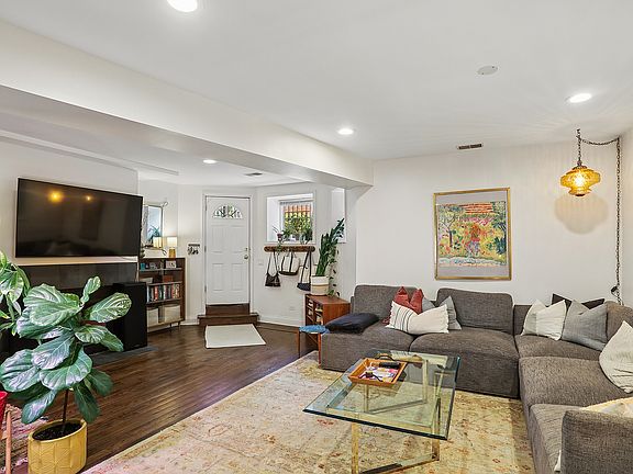 5th image of 2212 N Sedgwick St APT 1