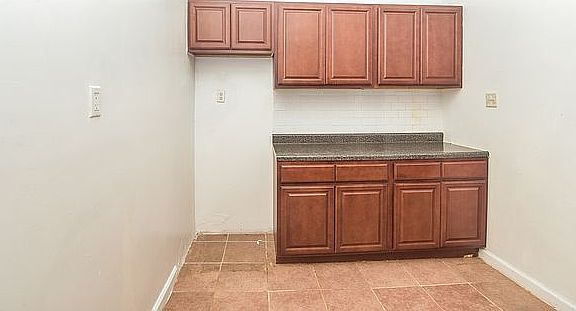 5th image of 305 W 111th St Floor 2