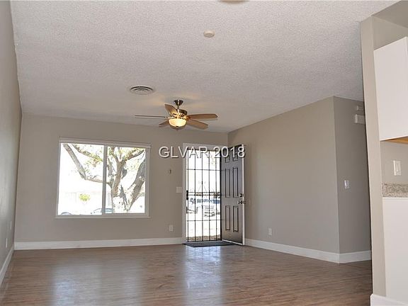 5th image of 212 Dogwood St