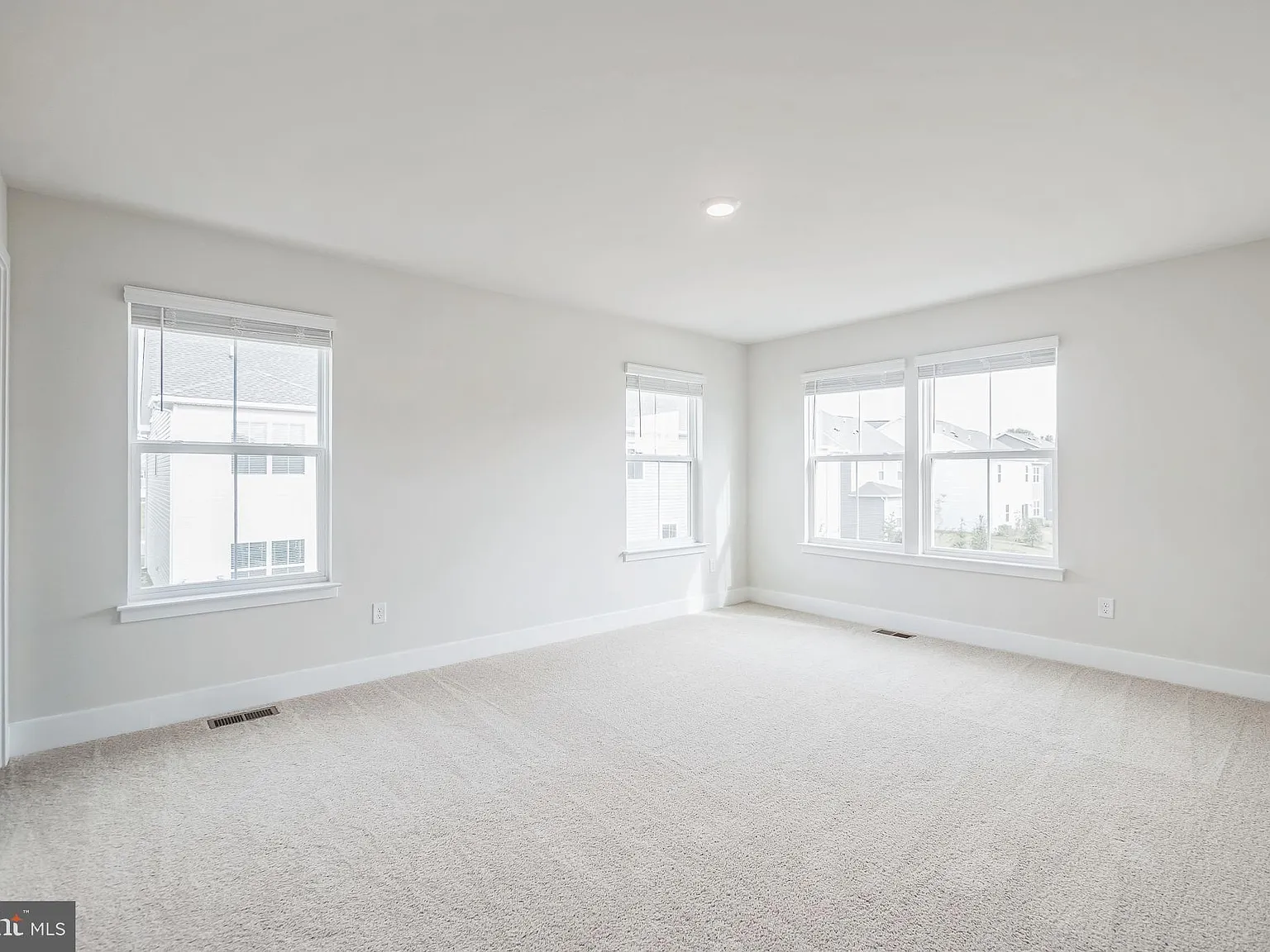 3 bed, 1509 sqft, $2,370 — Photo 3