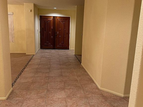5th image of 111 Chelsea Cir