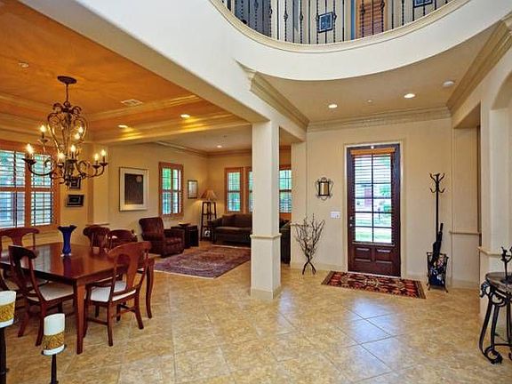 Entry / Foyer