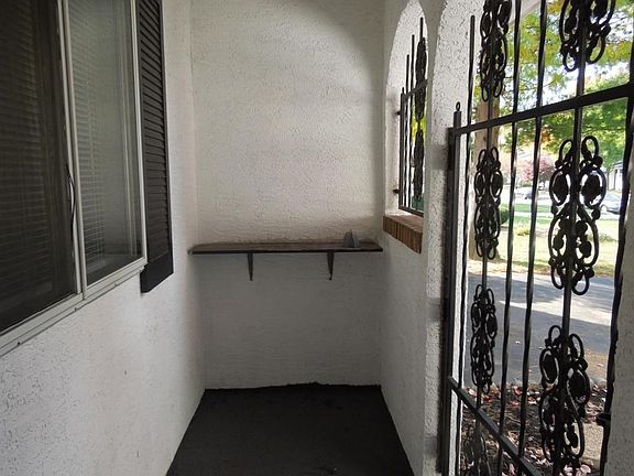 3rd image of 1090 Tiffany Dr