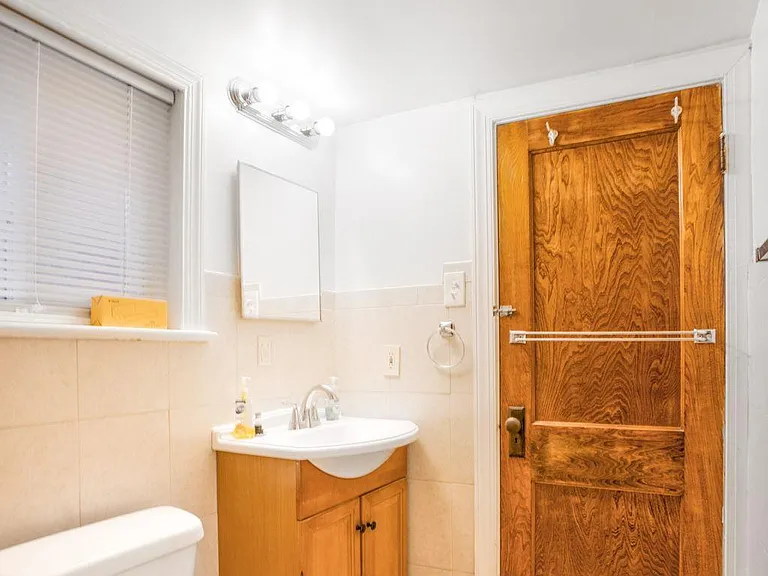 55 Farragut Pl NW #1 — Photo 17