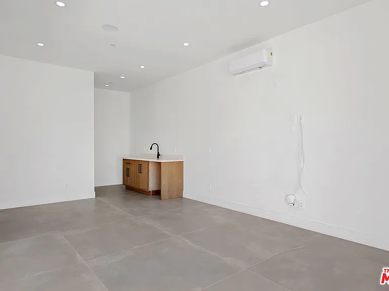 5917 Rhodes Ave — Photo 39
