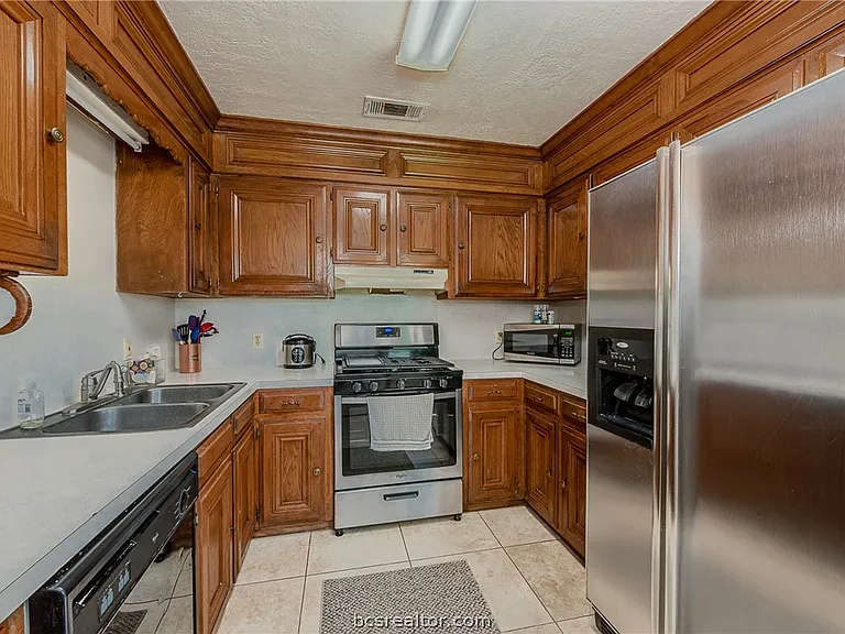 1405 Magnolia Dr — Photo 4