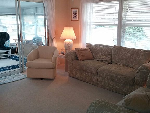 3rd image of 193 Jacaranda Dr
