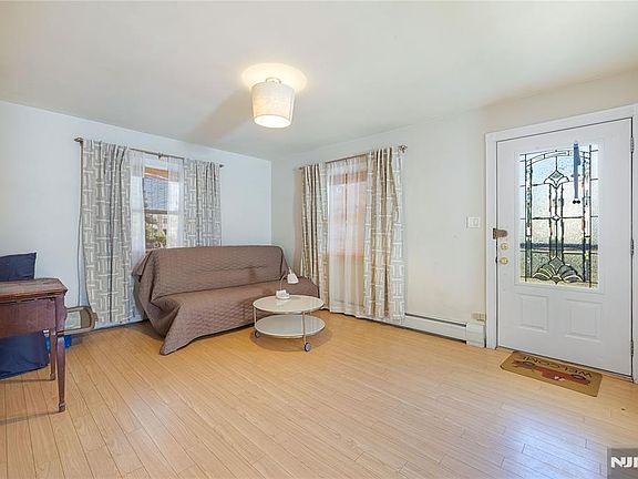 5th image of 384 Main Avenue