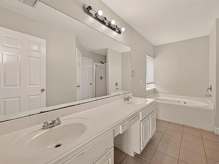 18203 Winding Timbers Ln — Photo 16