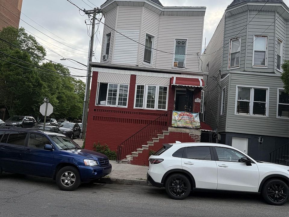 1st image of 3525 Barnes Avenue