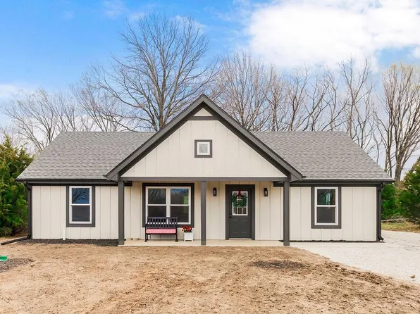 201 S Linn Valley Dr, Linn Valley, KS 66040