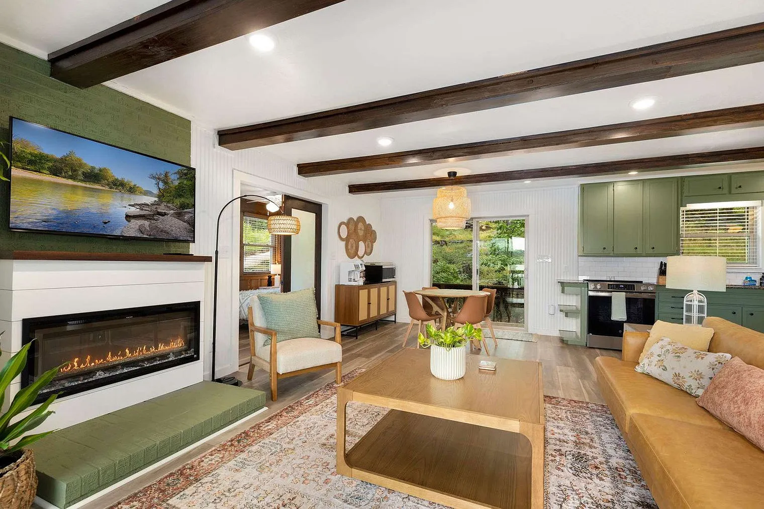 2 bed, 1.0 bath, 742 sqft, $5,712 — Photo 3