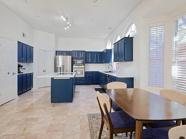 501 Halifax Ln — Photo 19