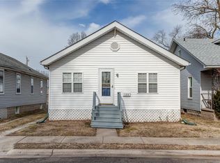 136 W 2nd St, Roxana, IL 62084
