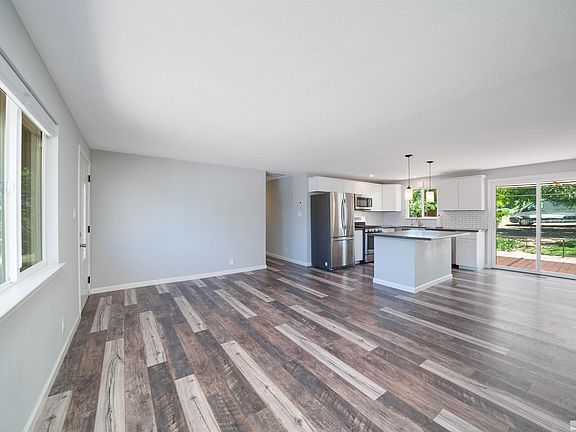 3rd image of 1250 Eastlake Blvd