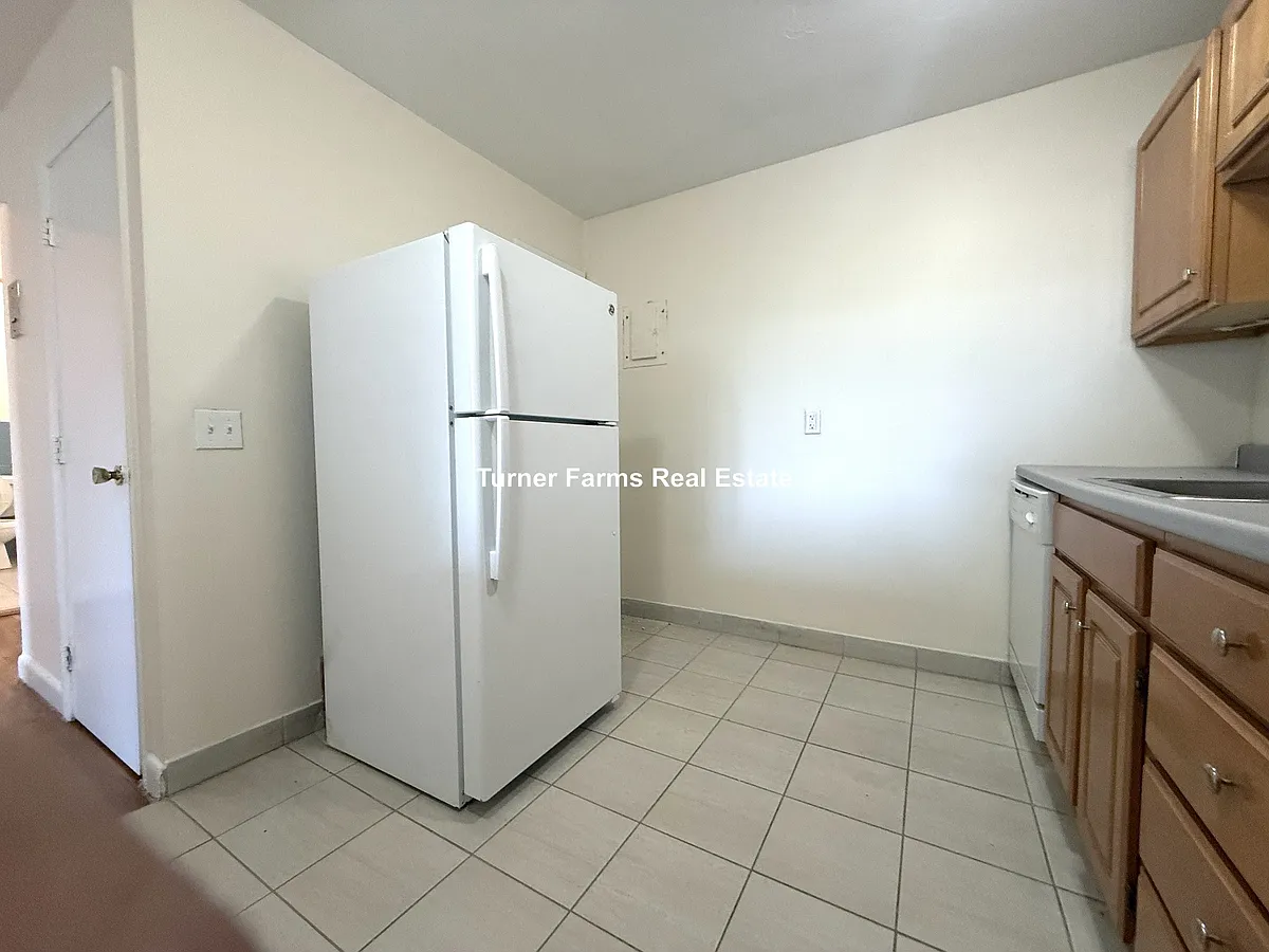Building Photo - 75B Gardner St #35
