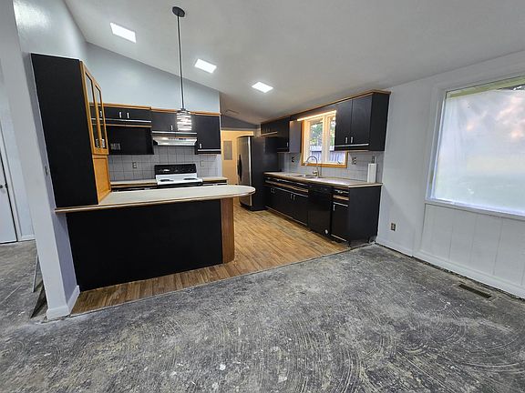 5th image of 1228 Crescent Dr