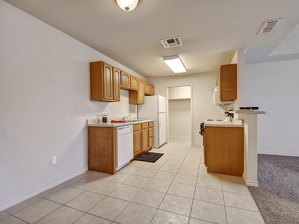 Lexington Court — Photo 3