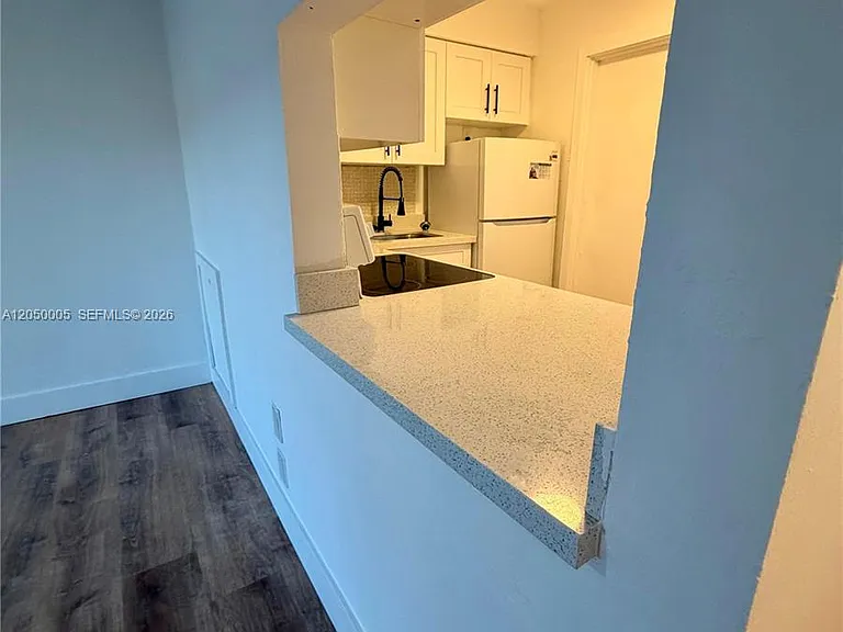 20200 NE 27th Ct #6 — Photo 8