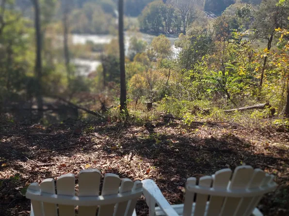 156 Bluff Ln, Harpers Ferry, WV 25425