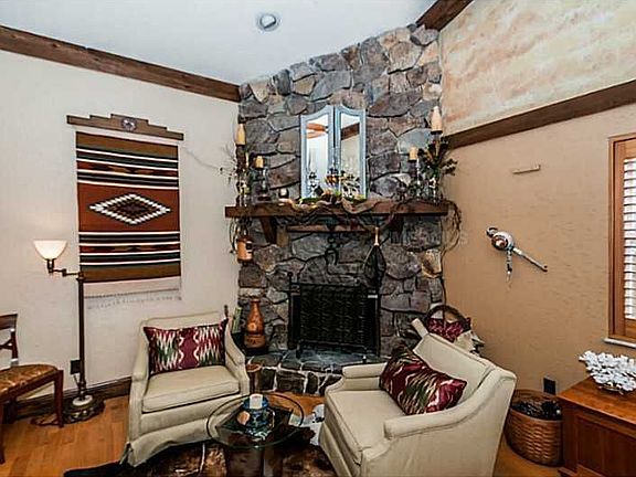 4th image of 2628 Witley Ave