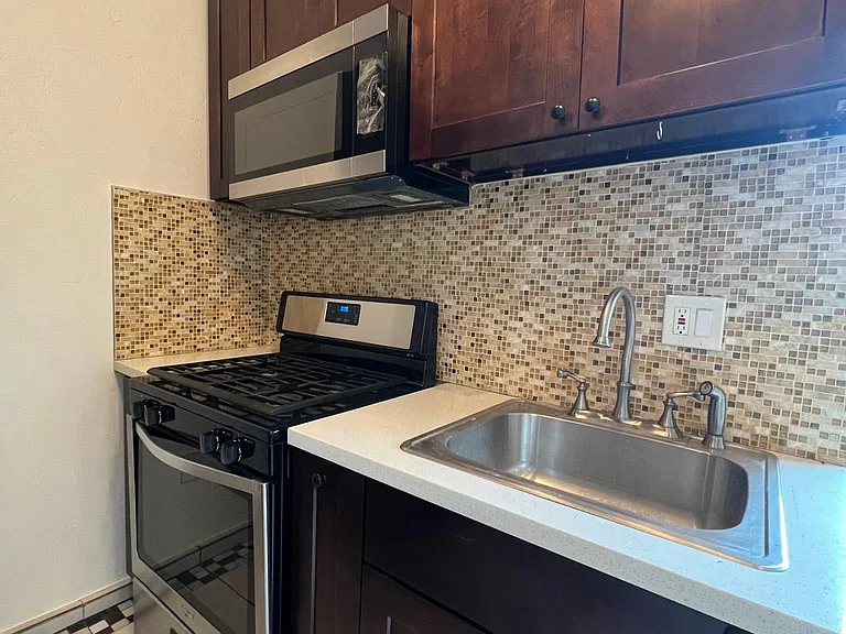 511 S Del Mar Ave #C — Photo 7